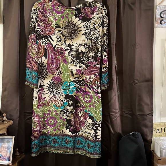 Beige by Eci, Size 8, Multi colored floral, 3/4 sleeves, beautiful colors - Picture 3 of 3